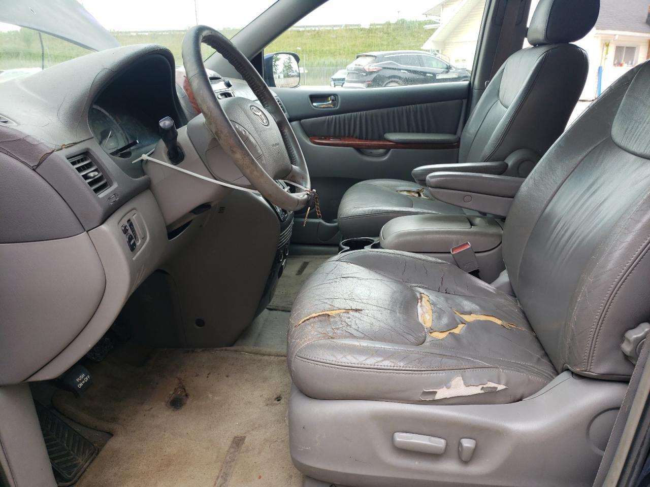 2004 TOYOTA SIENNA