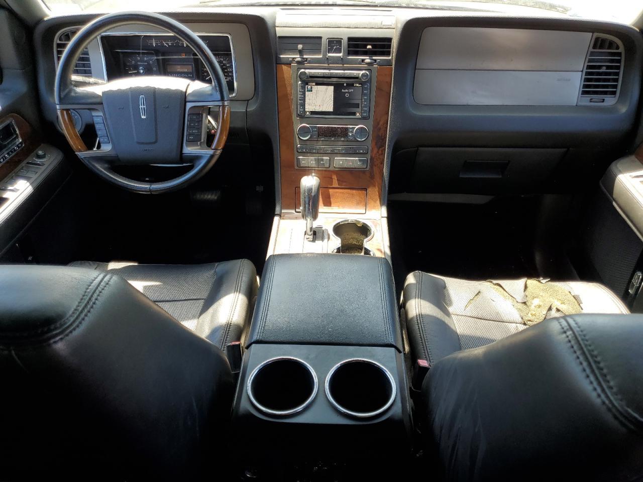 2011 LINCOLN Navigator