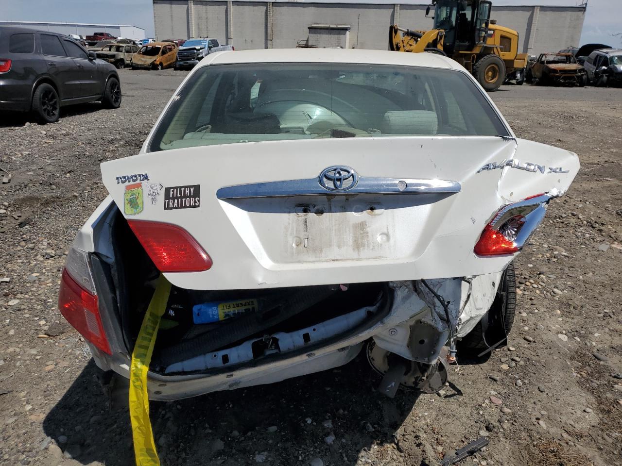 2004 TOYOTA Avalon