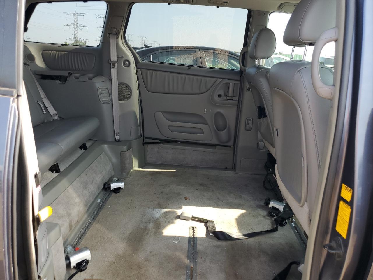 2006 TOYOTA SIENNA
