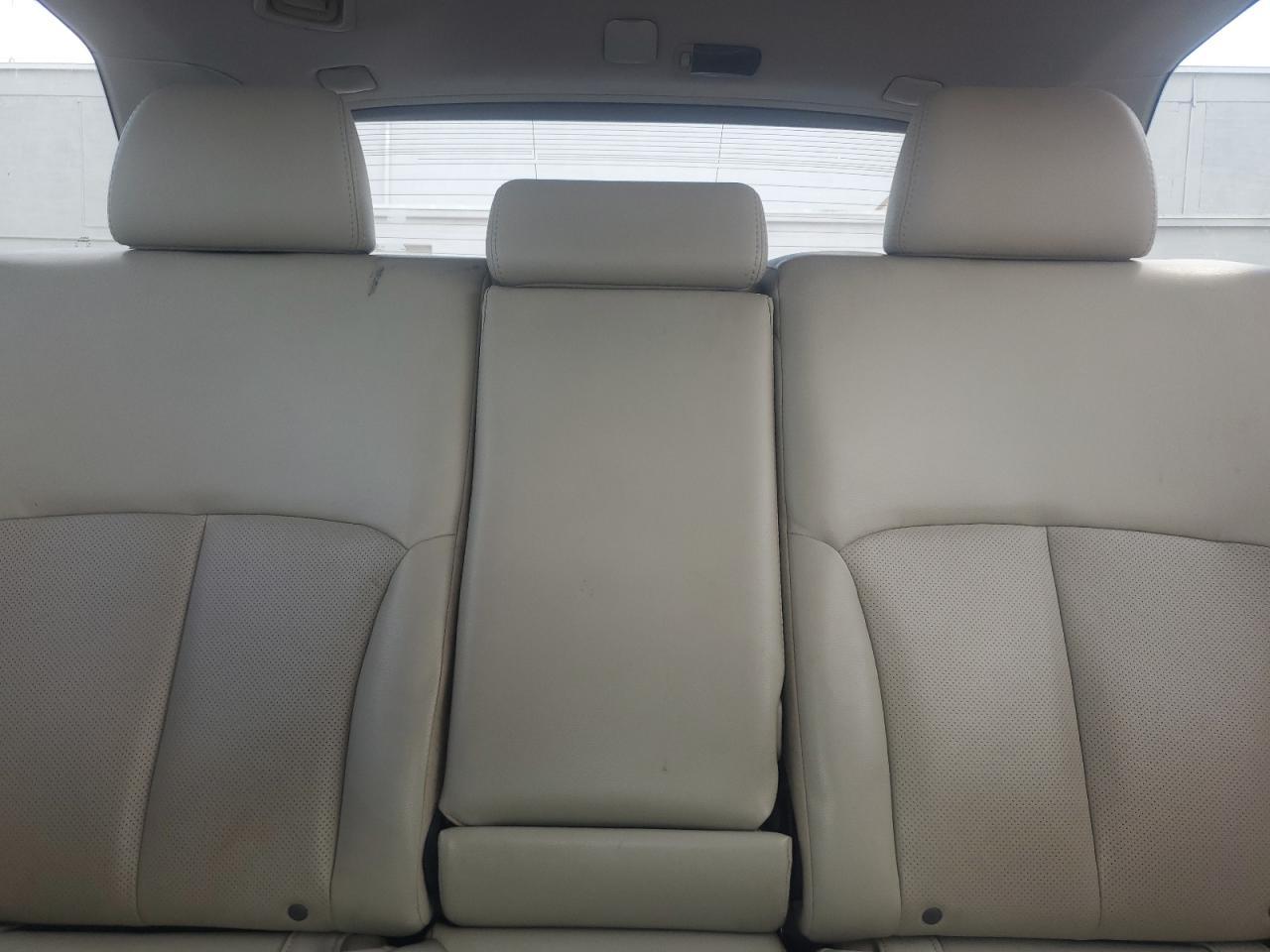 2011 SUBARU Outback