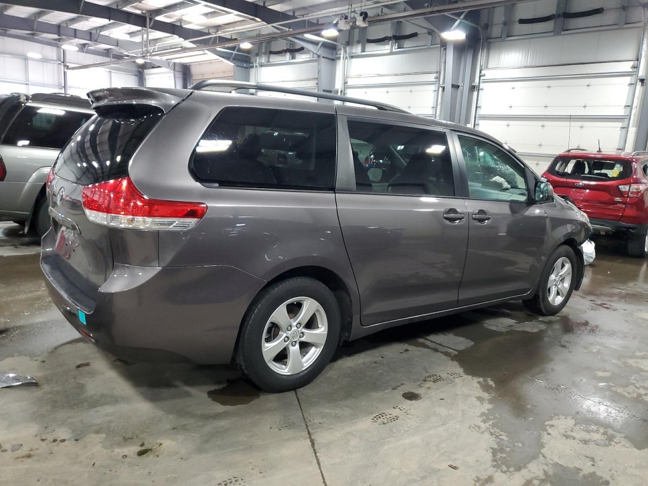2014 TOYOTA SIENNA