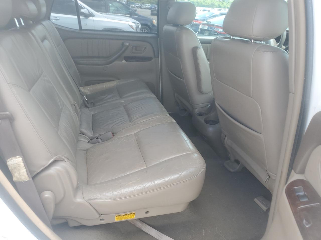 2004 TOYOTA Sequoia