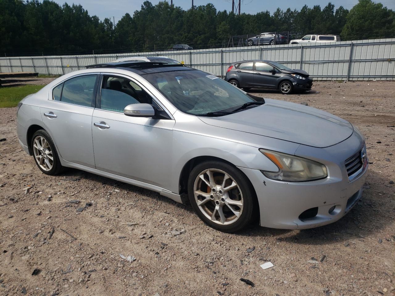 2014 NISSAN Maxima