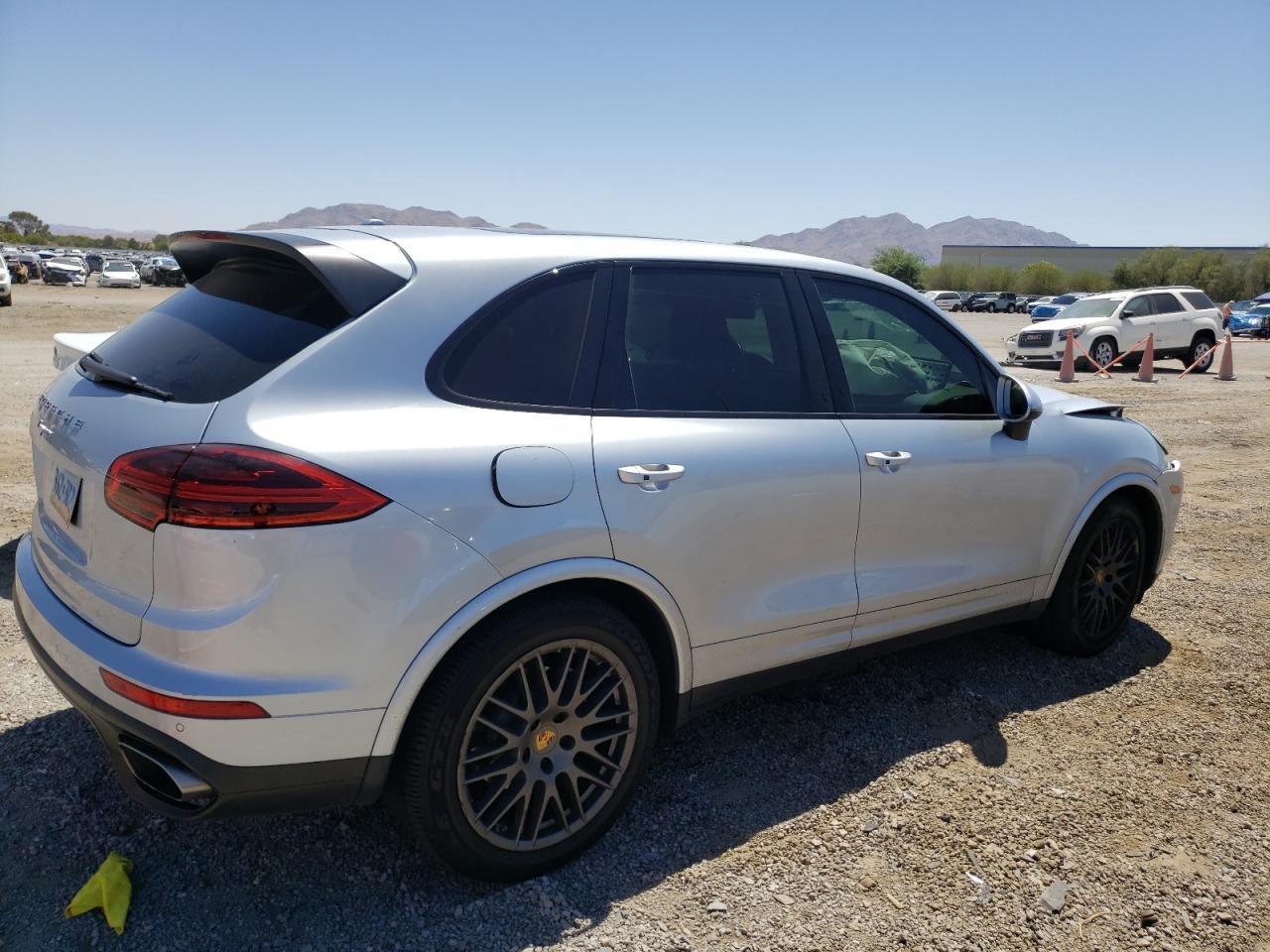2017 PORSCHE CAYENNE