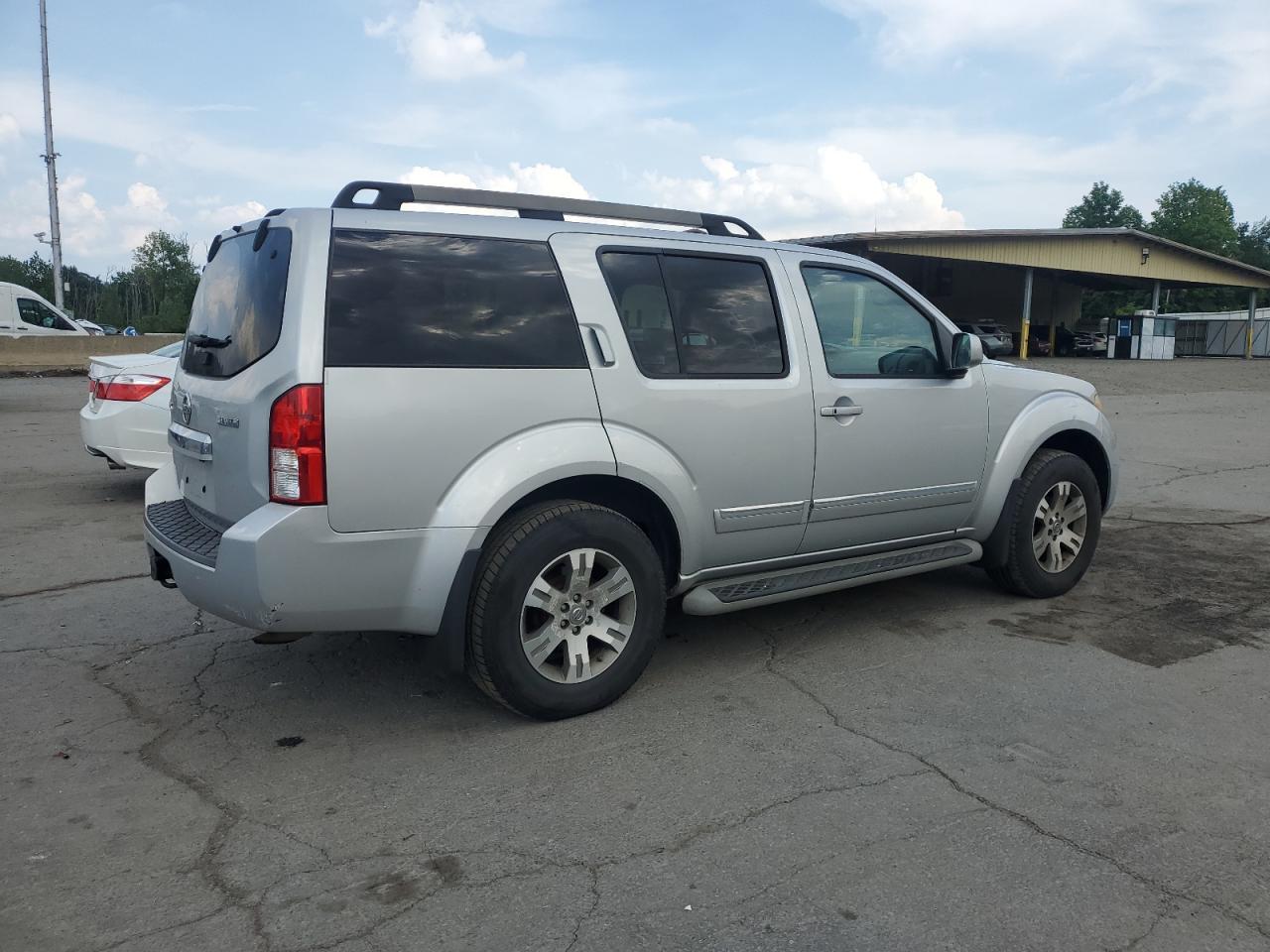 2011 NISSAN PATHFINDER