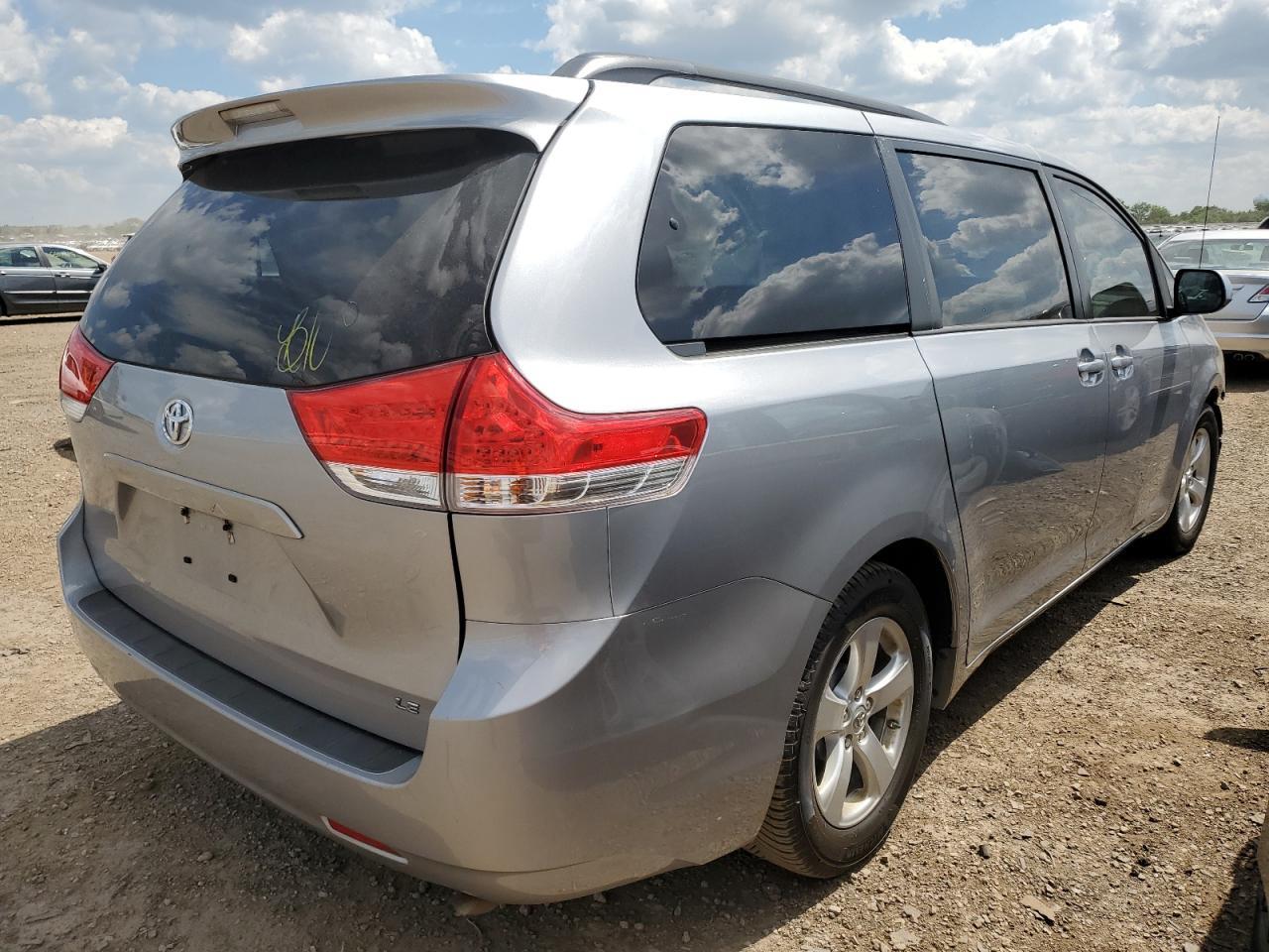 2012 TOYOTA SIENNA