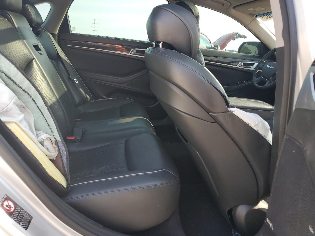 2016 HYUNDAI GENESIS