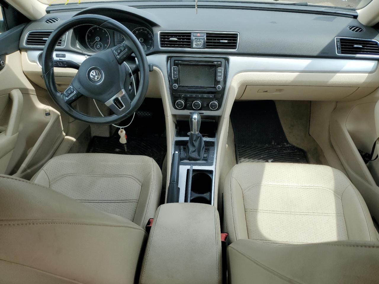 2012 VOLKSWAGEN Passat