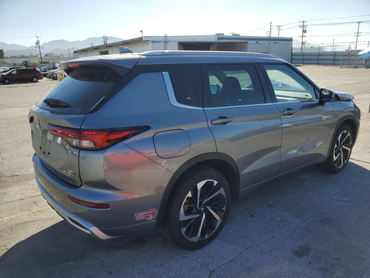 2023 MITSUBISHI outlander
