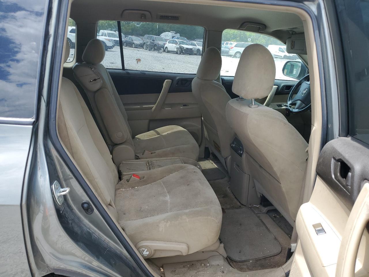 2010 TOYOTA HIGHLANDER