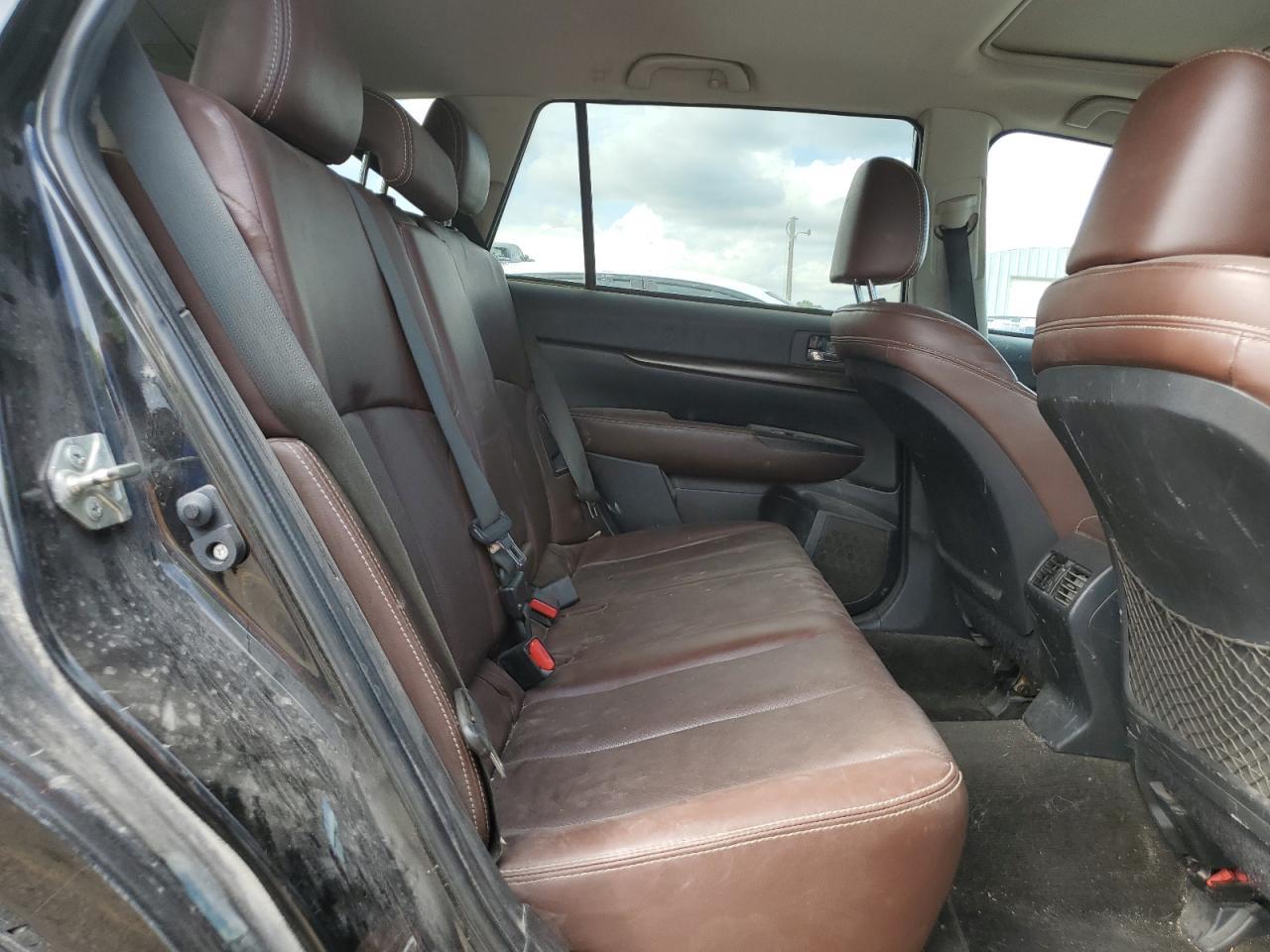 2013 SUBARU Outback