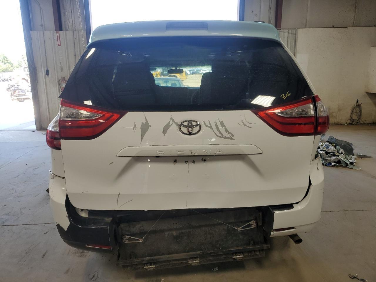 2017 TOYOTA SIENNA