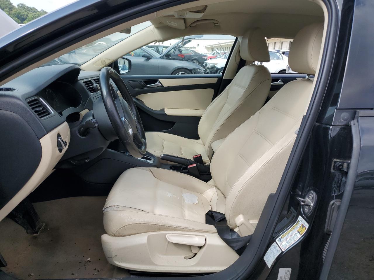 2011 VOLKSWAGEN JETTA