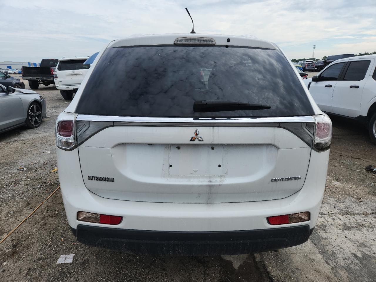 2014 MITSUBISHI outlander