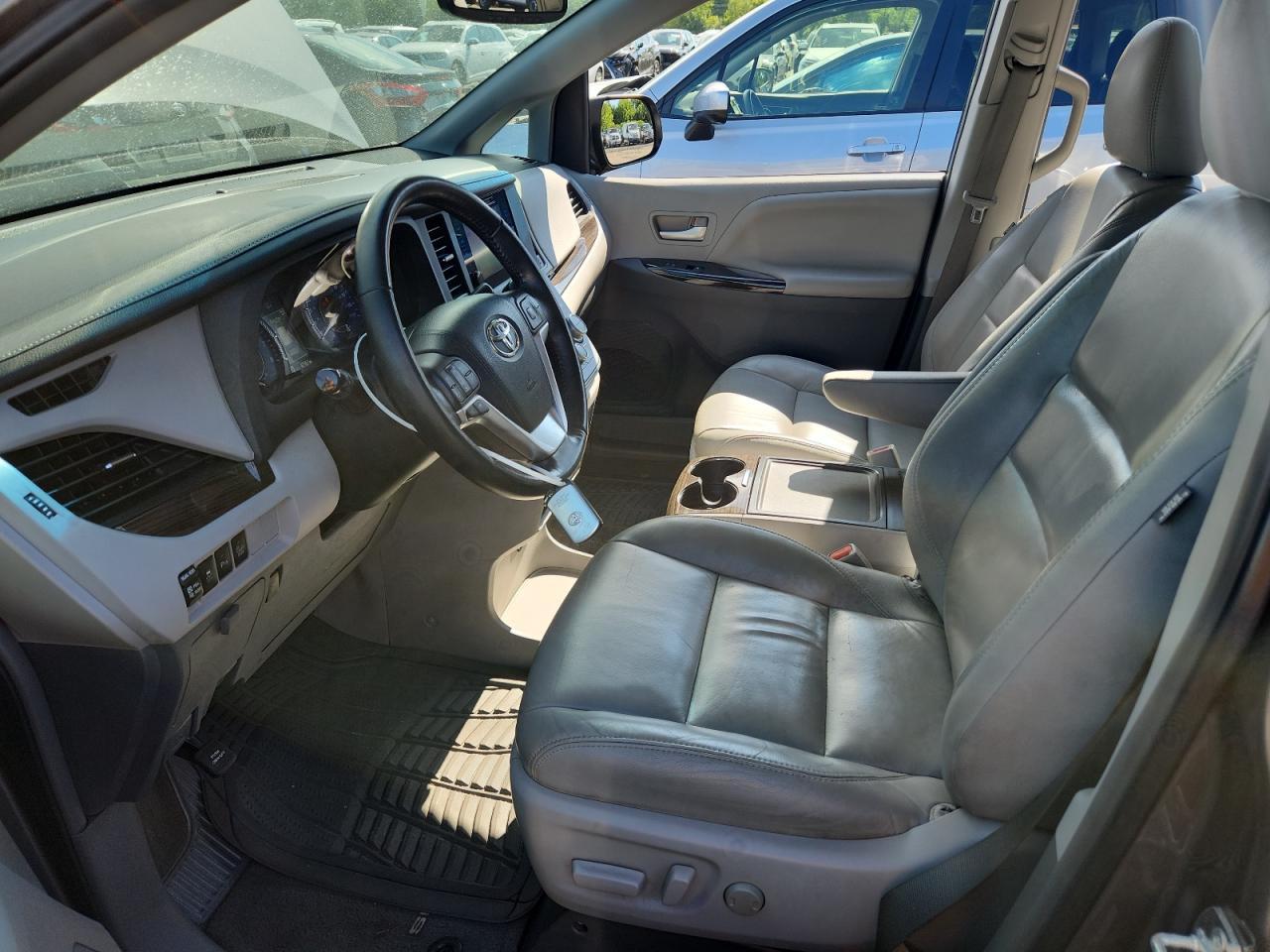 2015 TOYOTA SIENNA