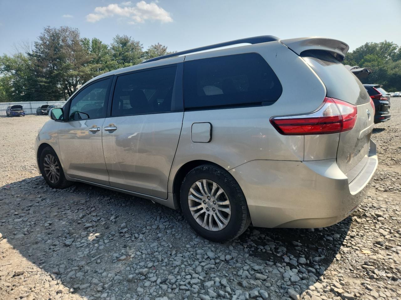 2017 TOYOTA SIENNA