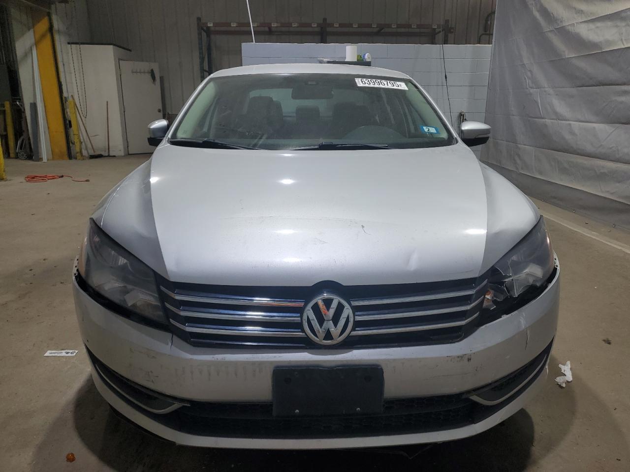 2014 VOLKSWAGEN Passat