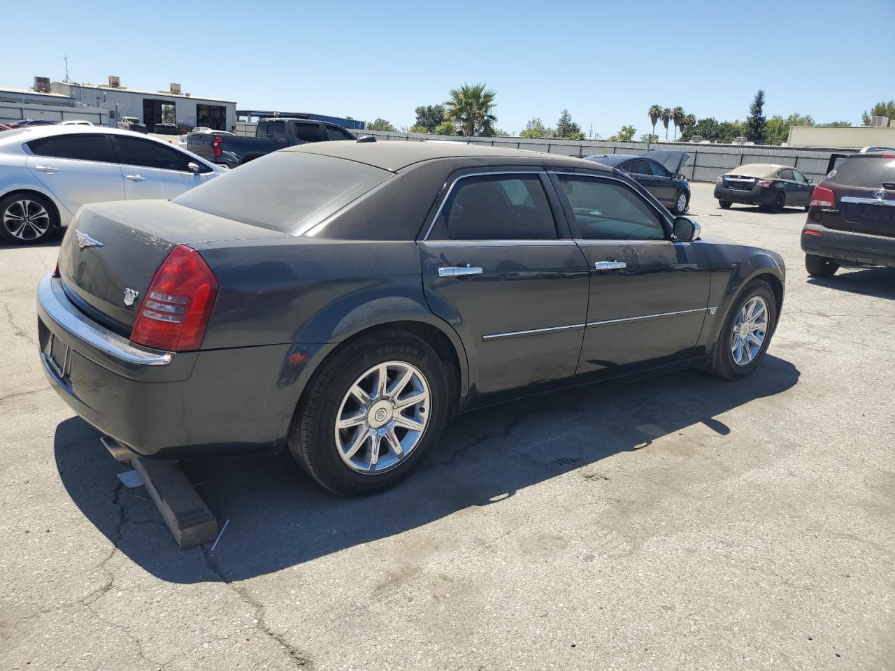2005 CHRYSLER 300