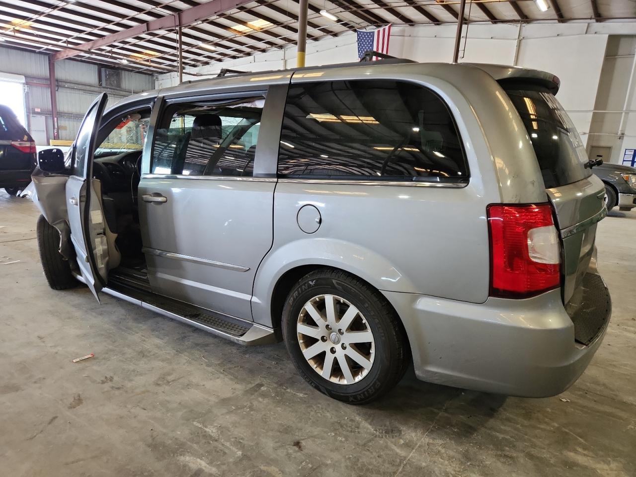 2016 CHRYSLER Town & Country