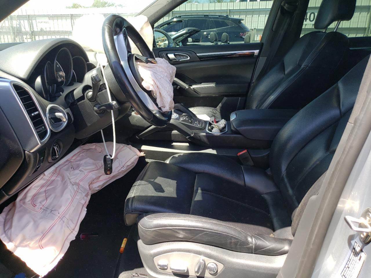 2017 PORSCHE CAYENNE