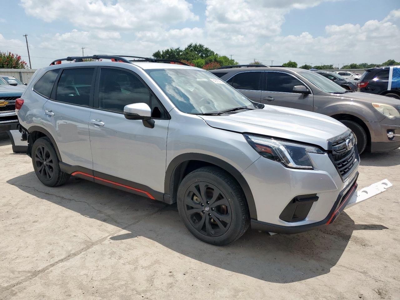 2022 SUBARU FORESTER