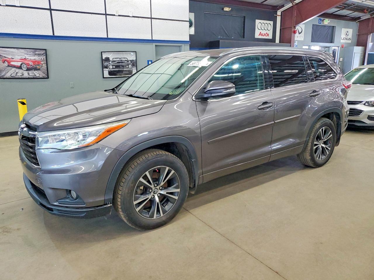 2016 TOYOTA HIGHLANDER