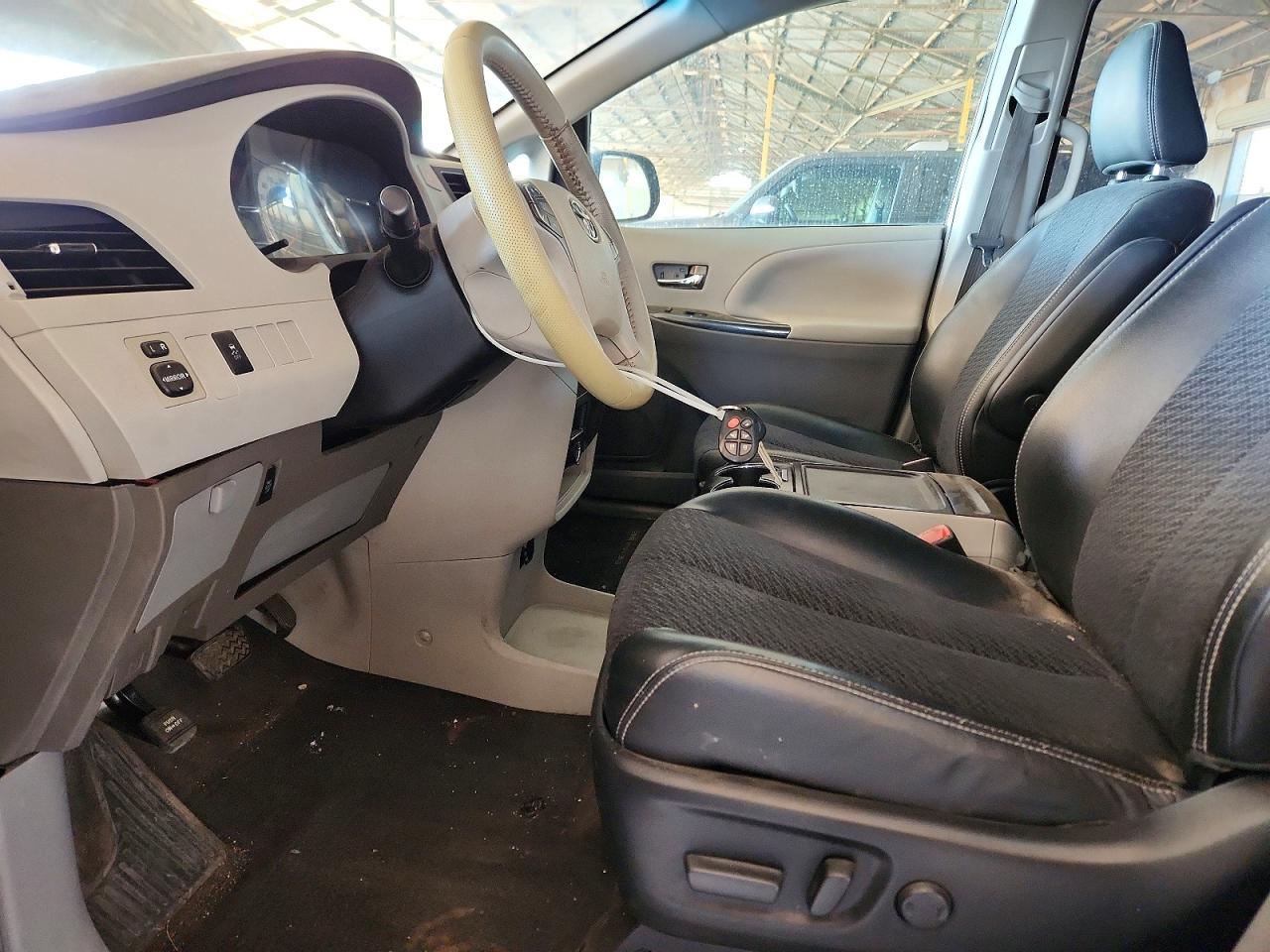 2013 TOYOTA SIENNA