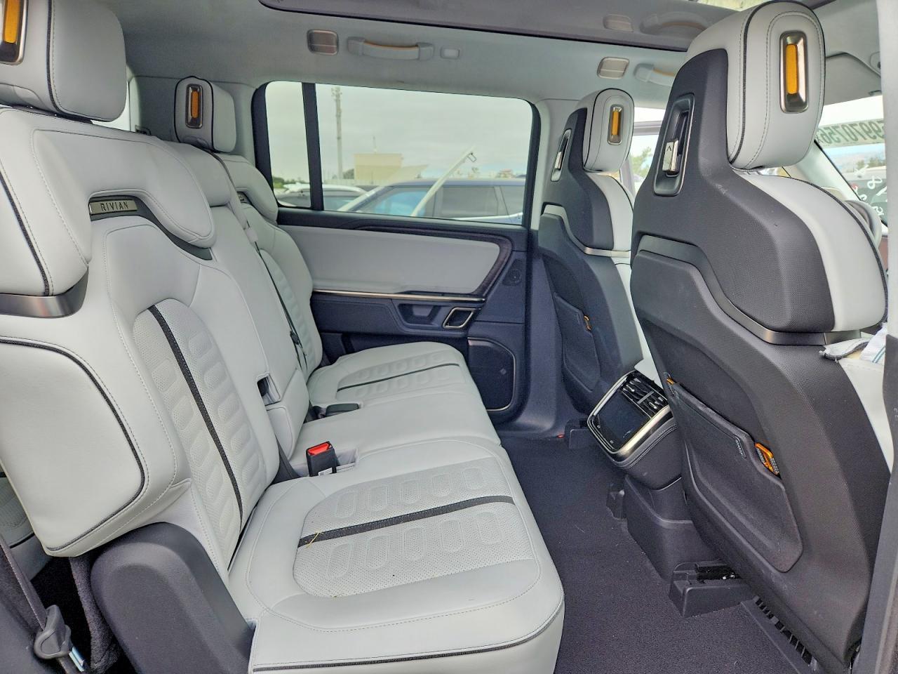 2023 RIVIAN R1s