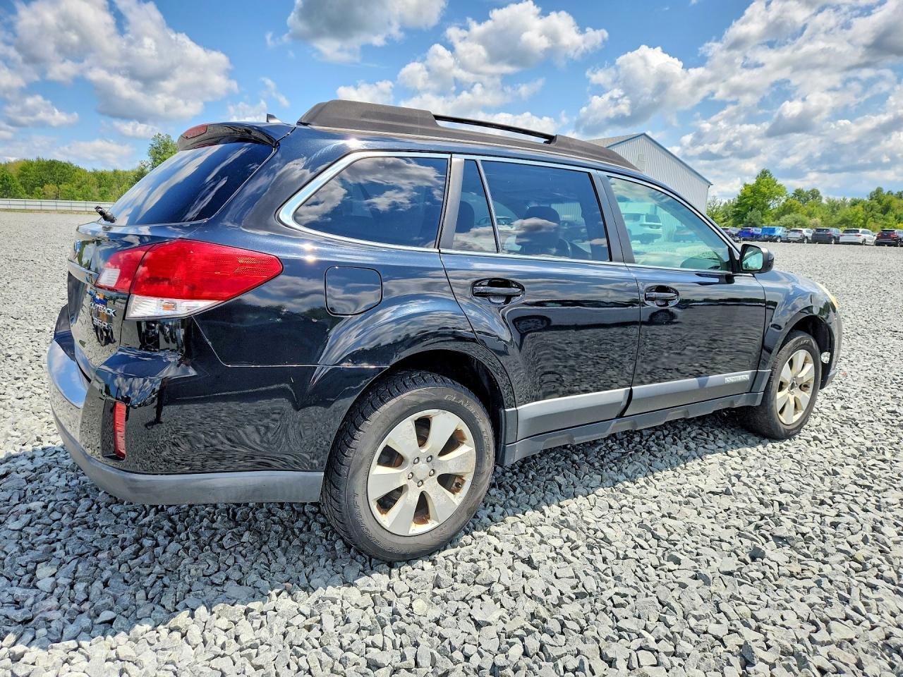 2011 SUBARU Outback