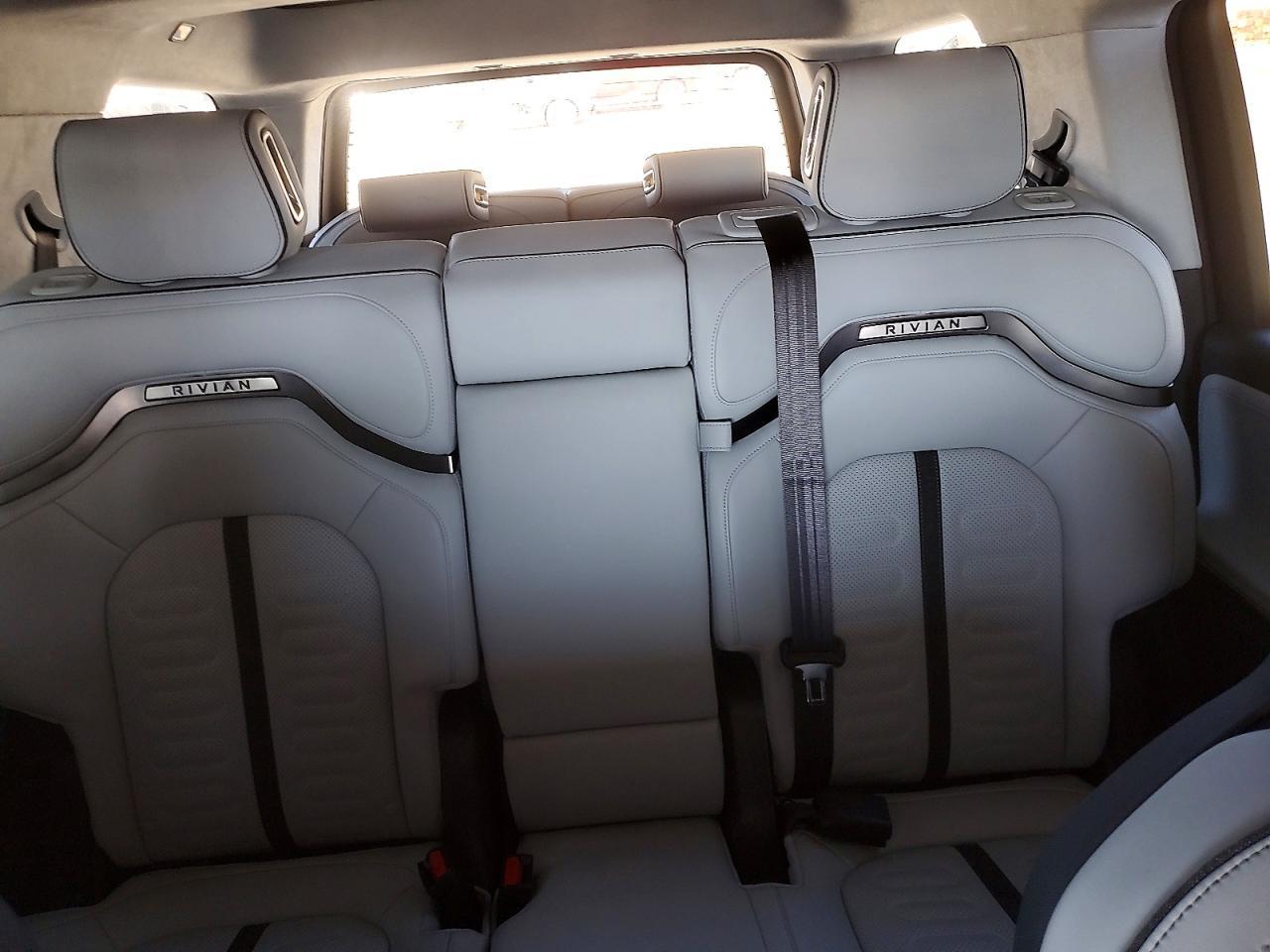 2024 RIVIAN R1s