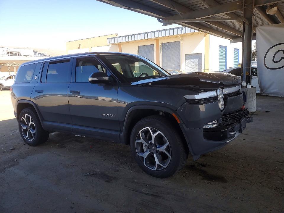 2024 RIVIAN R1s