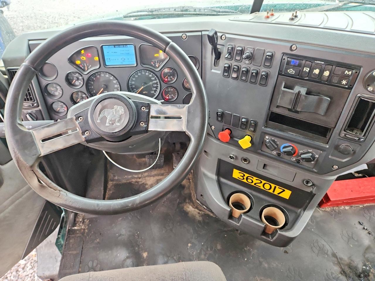 2017 MACK Cxu612