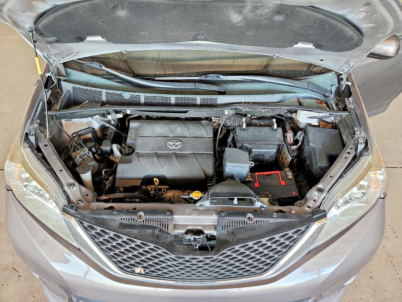 2013 TOYOTA SIENNA