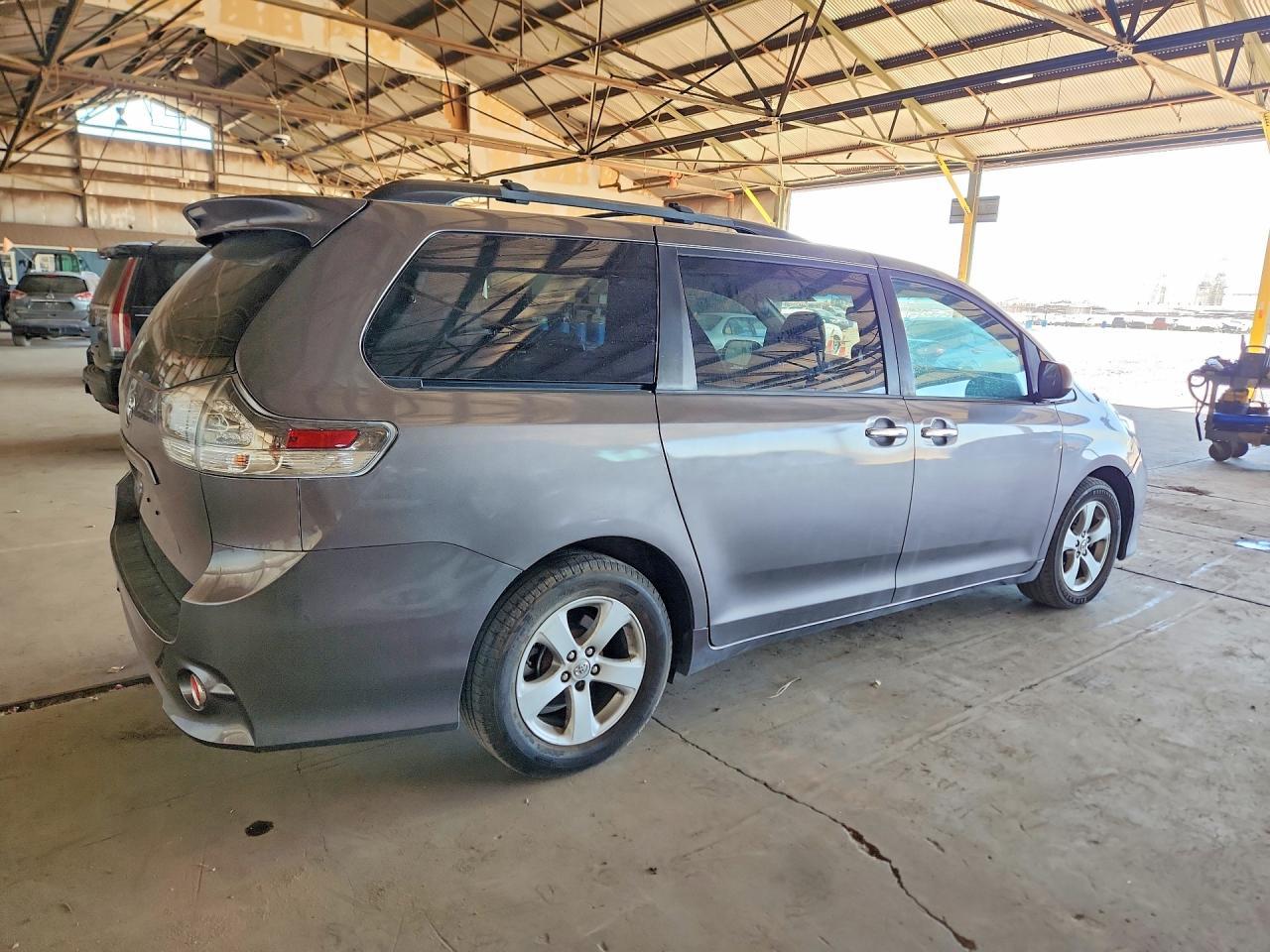 2013 TOYOTA SIENNA