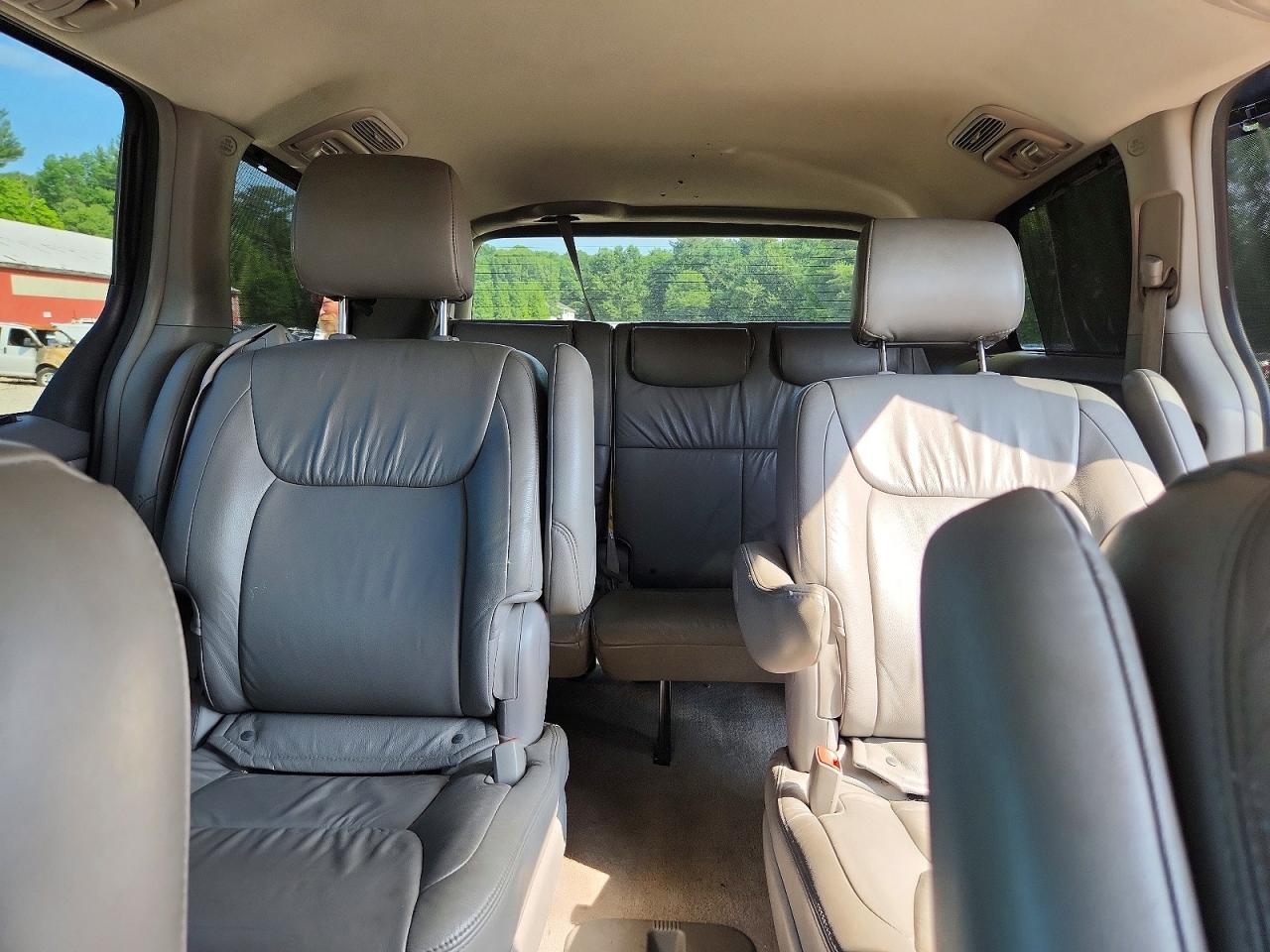 2010 TOYOTA SIENNA