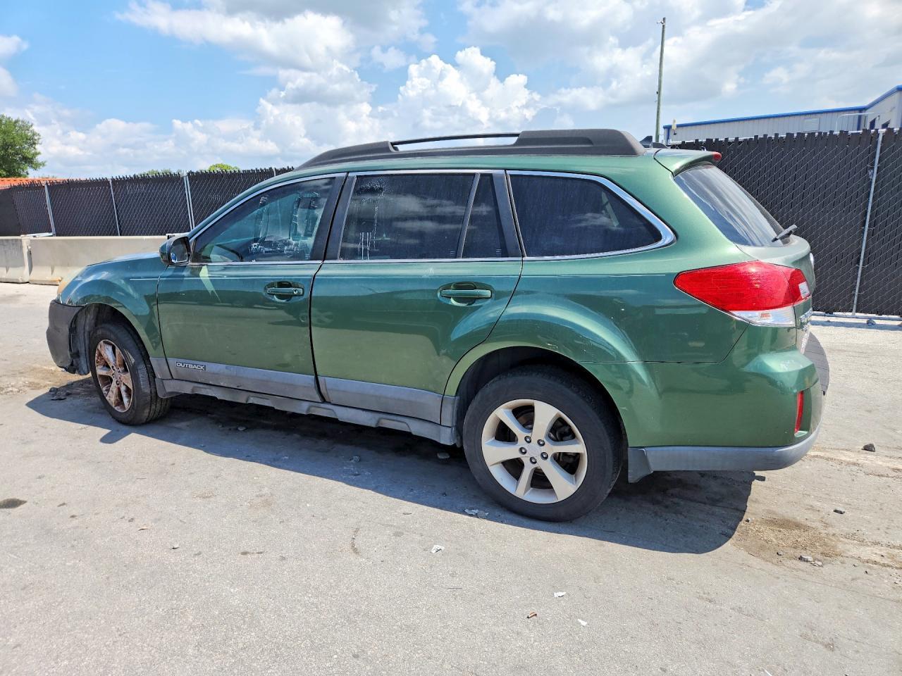 2014 SUBARU Outback