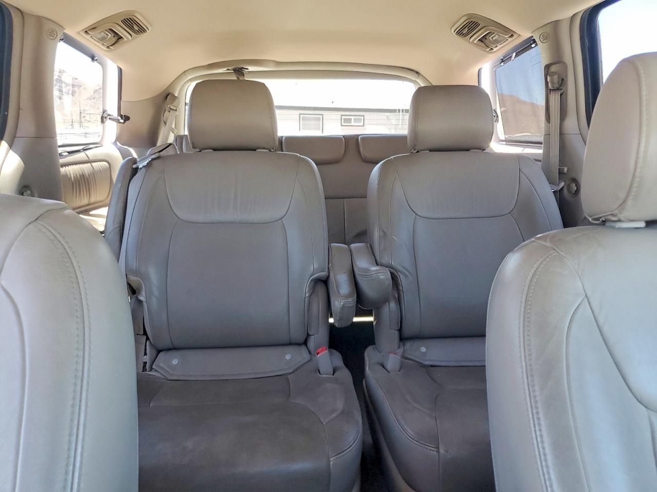 2006 TOYOTA SIENNA