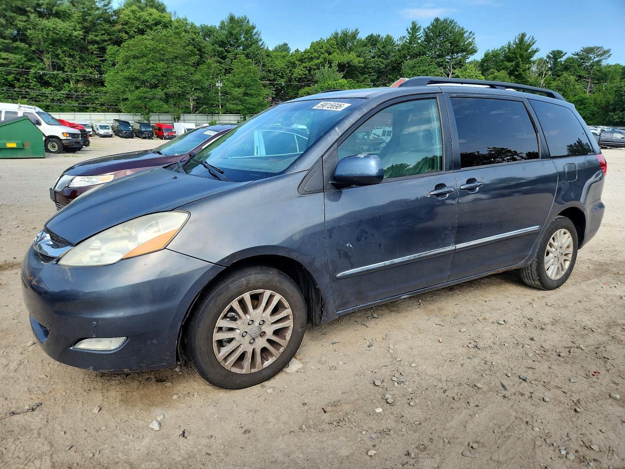 2010 TOYOTA SIENNA