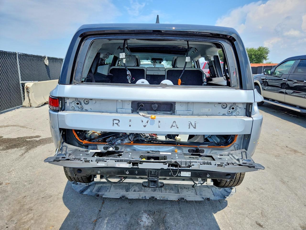 2024 RIVIAN R1s