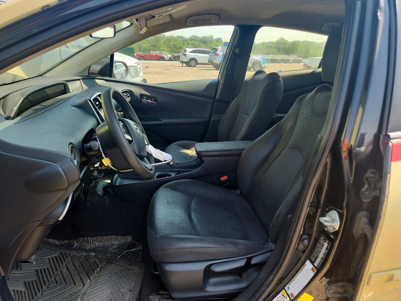 2016 TOYOTA PRIUS