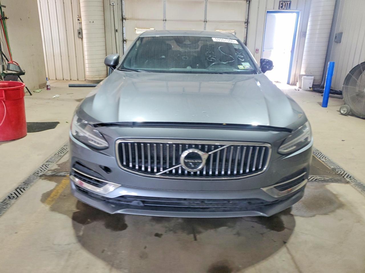 2018 VOLVO S90