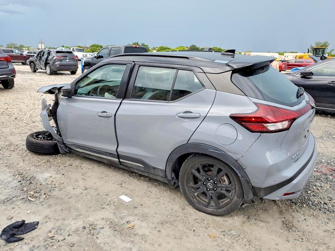 2023 NISSAN KICKS