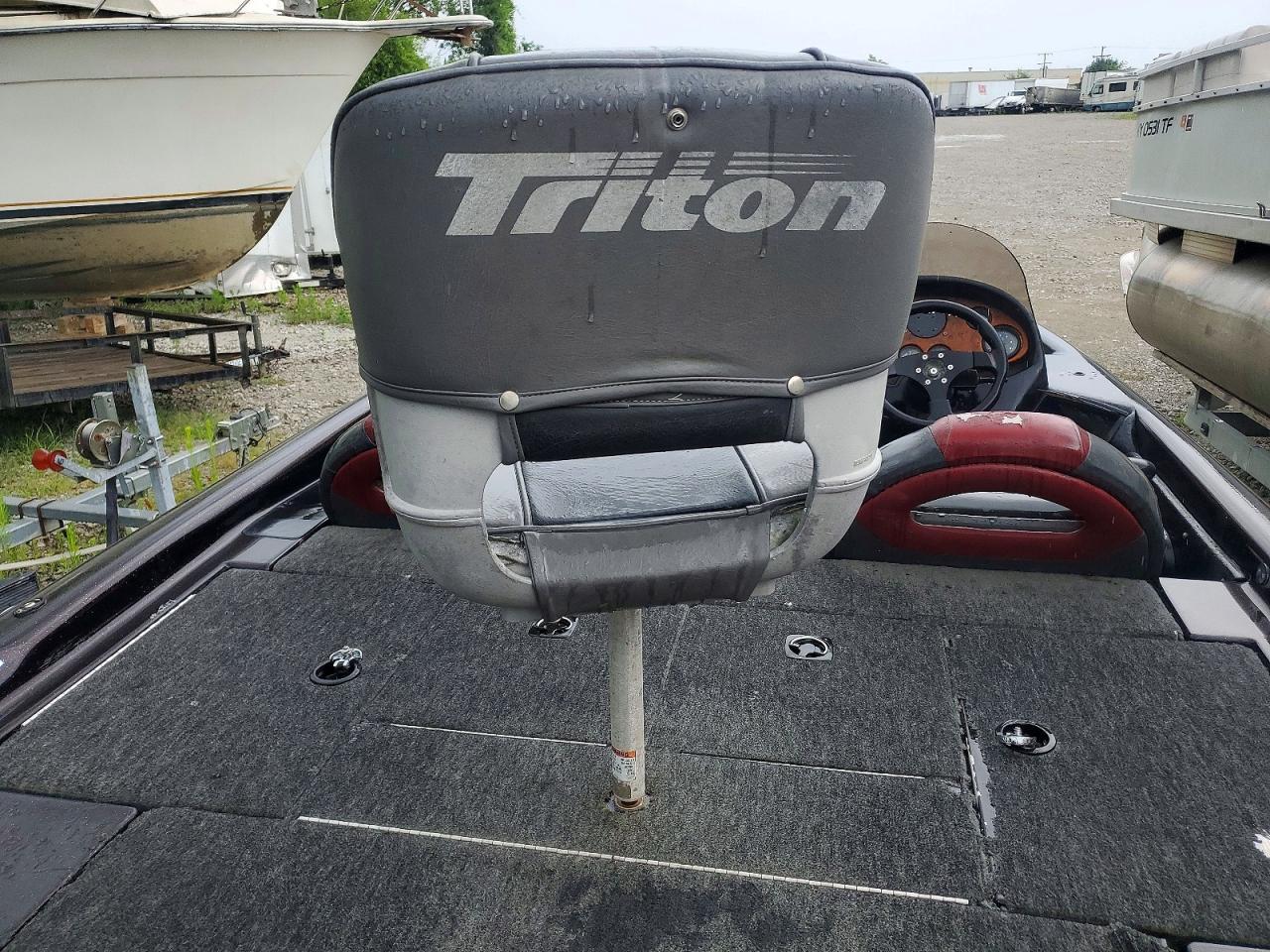 1998 Triton Boat