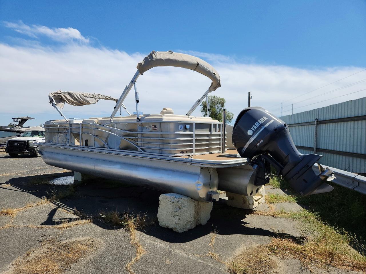 2013 Bennington Marine Boat