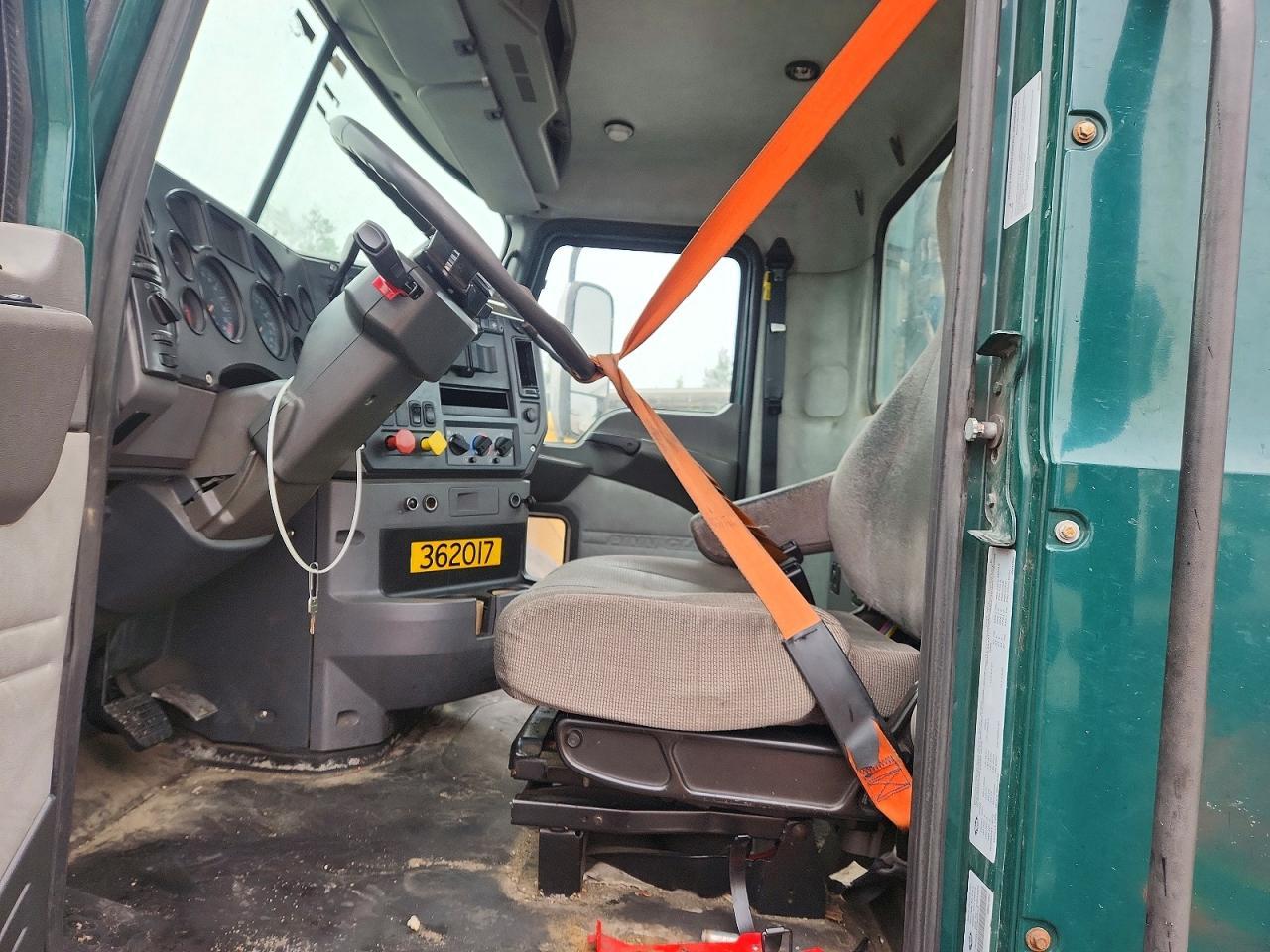 2017 MACK Cxu612