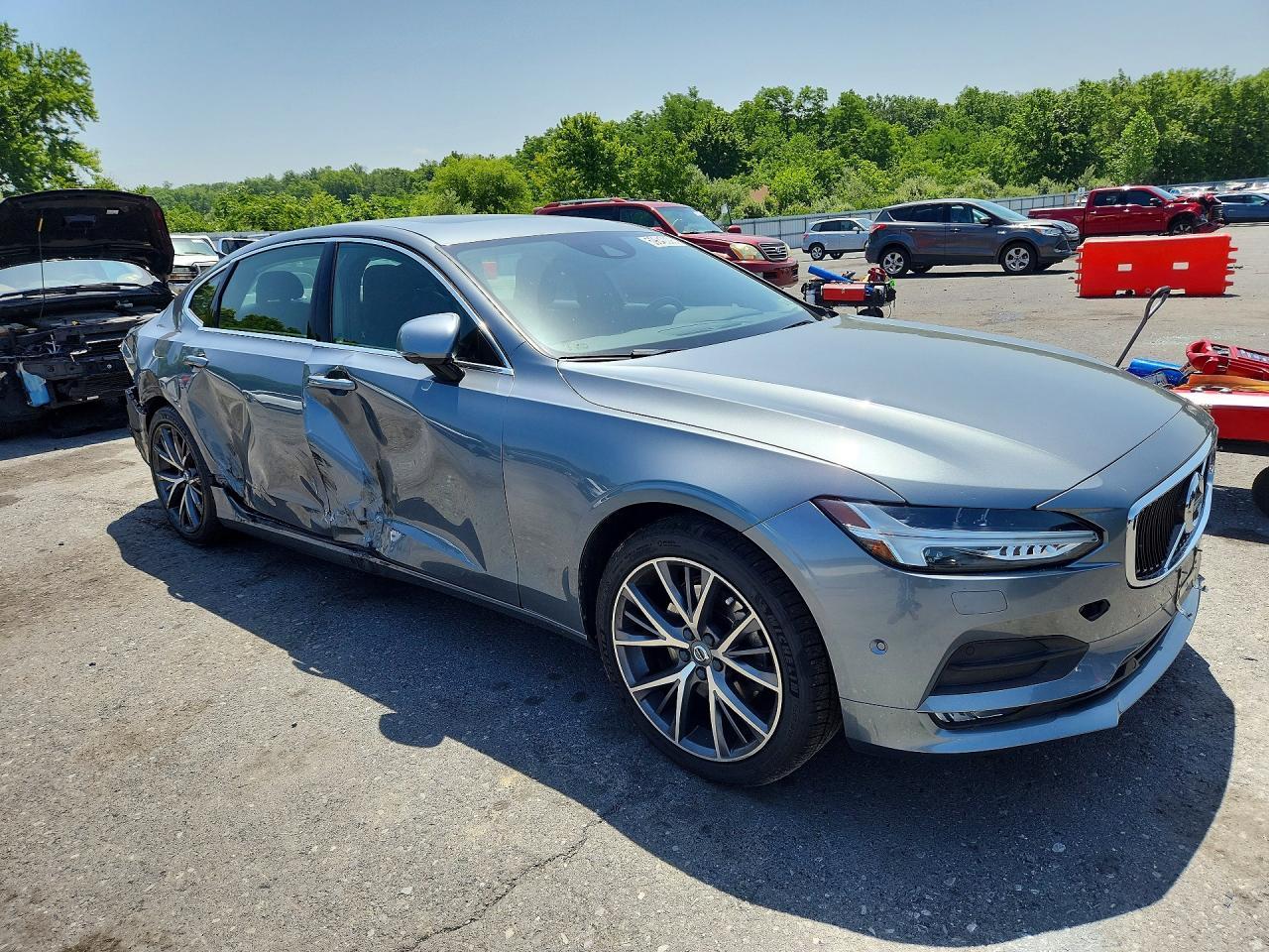 2018 VOLVO S90