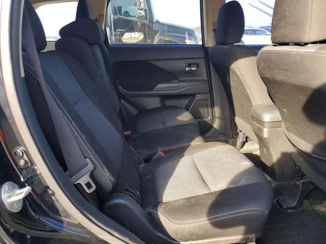 2016 MITSUBISHI outlander