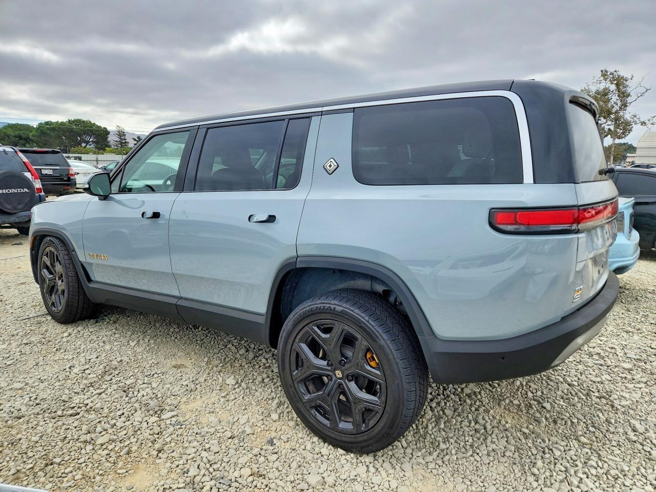 2023 RIVIAN R1s
