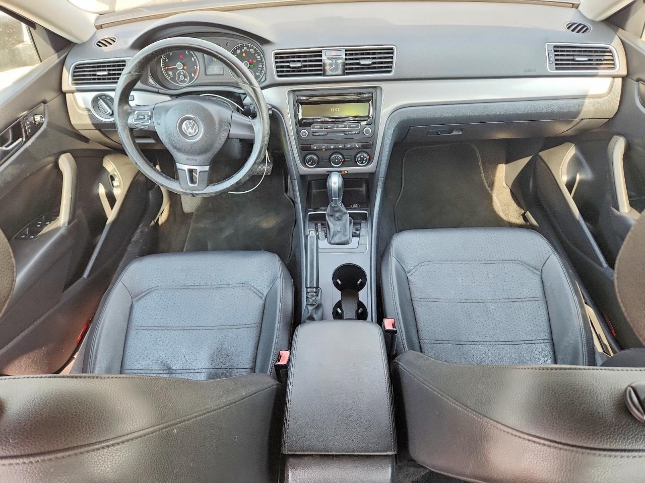 2015 VOLKSWAGEN Passat